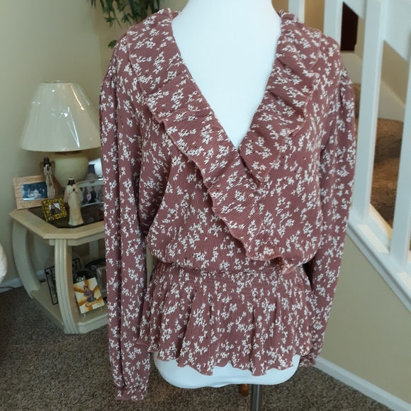 mine Tops - Cute Summer/Fall blouse by Mine sz L